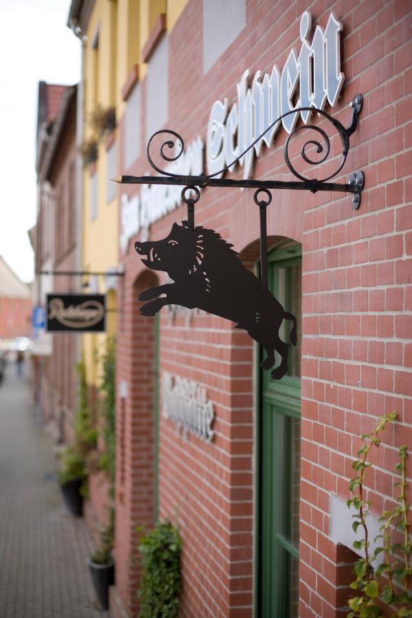 Gasthaus Und Pension "Zum Hauenden Schwein" Вёрлиц Экстерьер фото